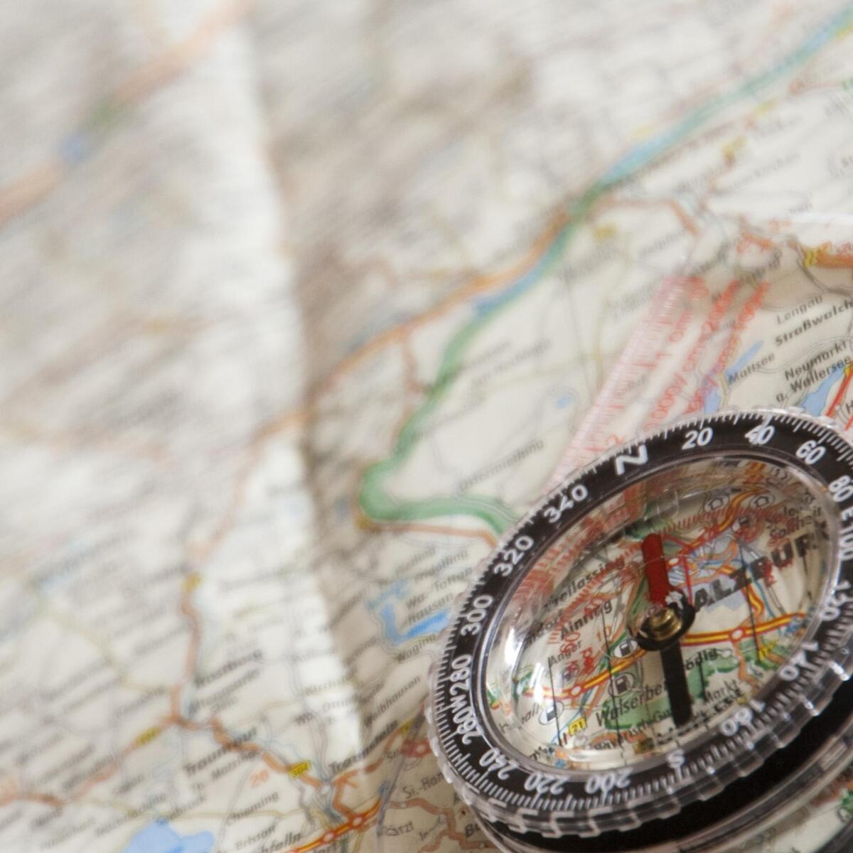 compass_940370_1920_1.jpg